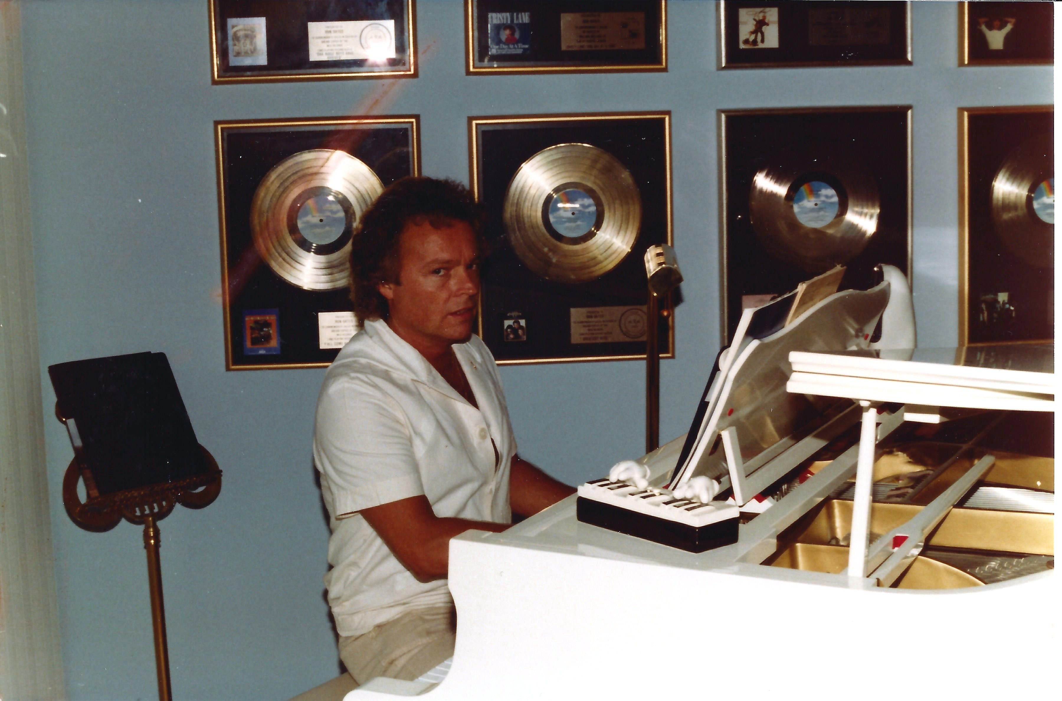 Ron 18 Piano 2