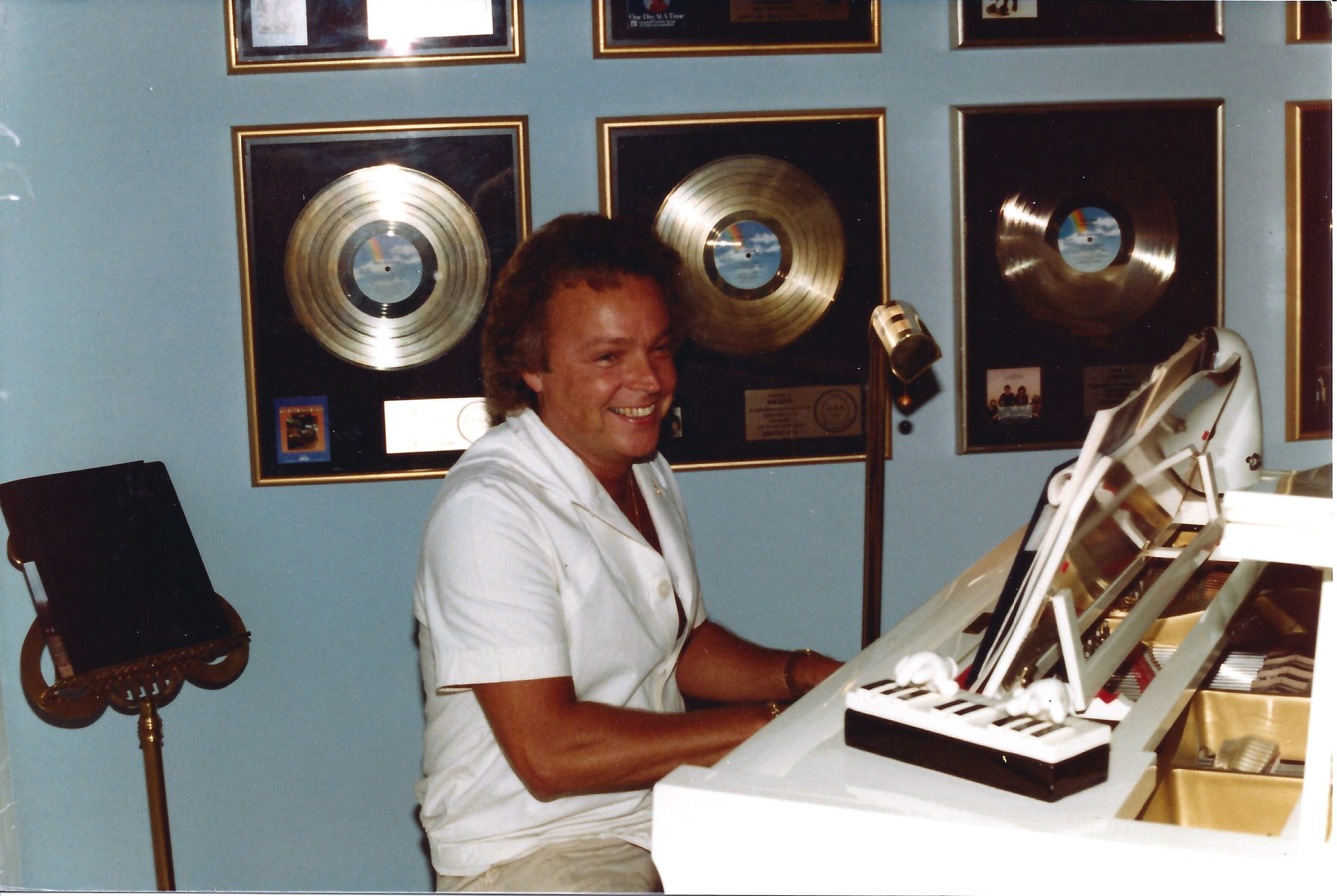 Ron 17 Piano 1